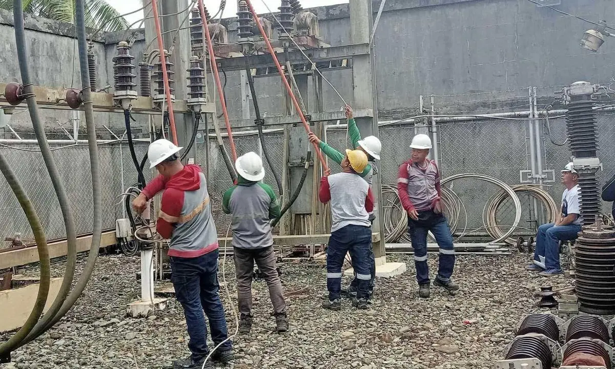 SIARELCO crew working on electricity infrastructure